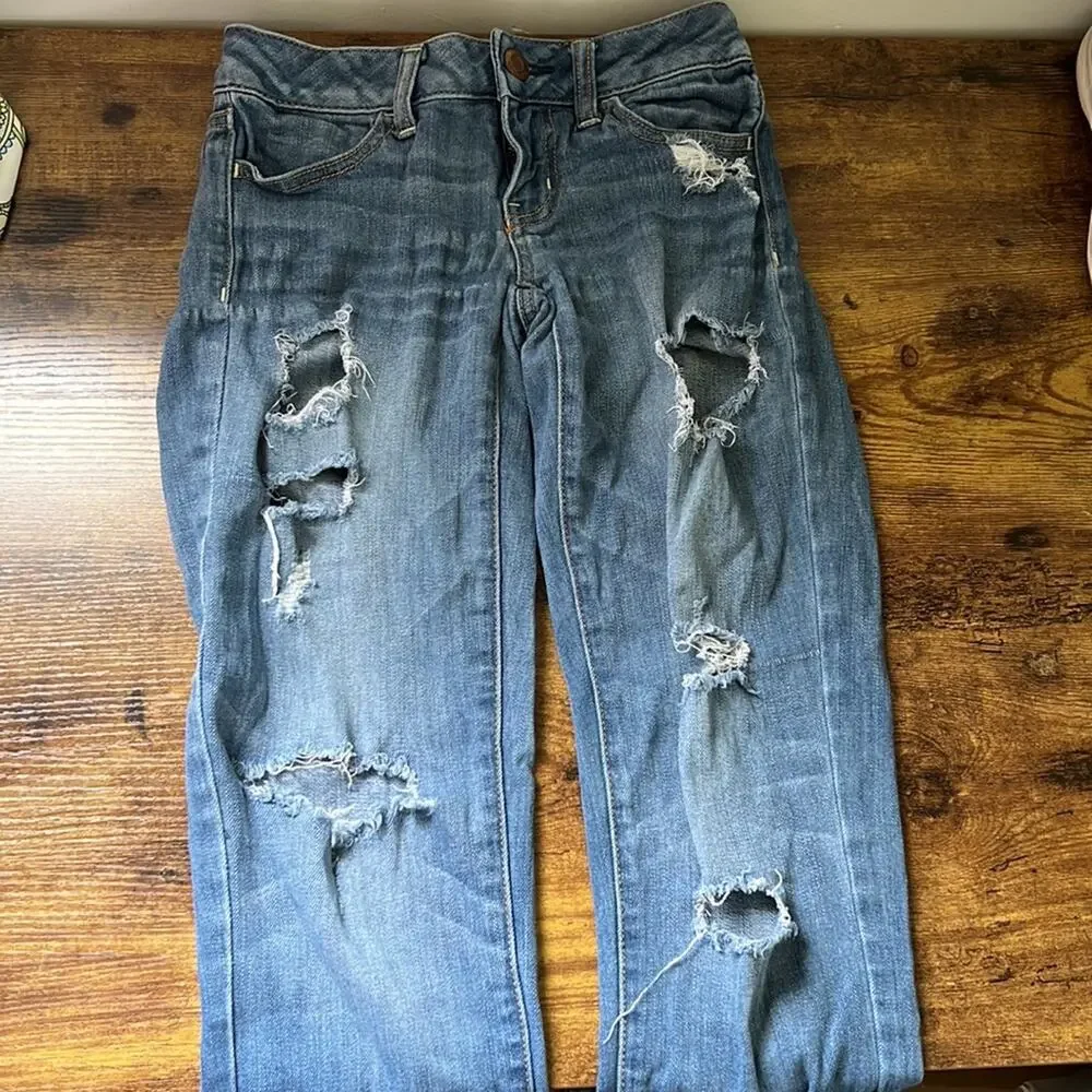 American Eagle Light Wash Distressed Jegging Skinny Pants